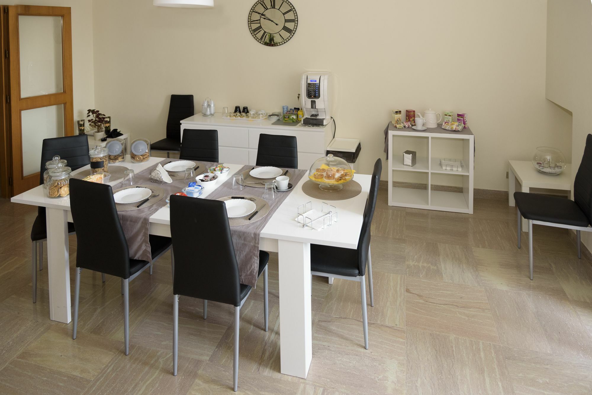 B&B Piazza Carmine Tarente Extérieur photo